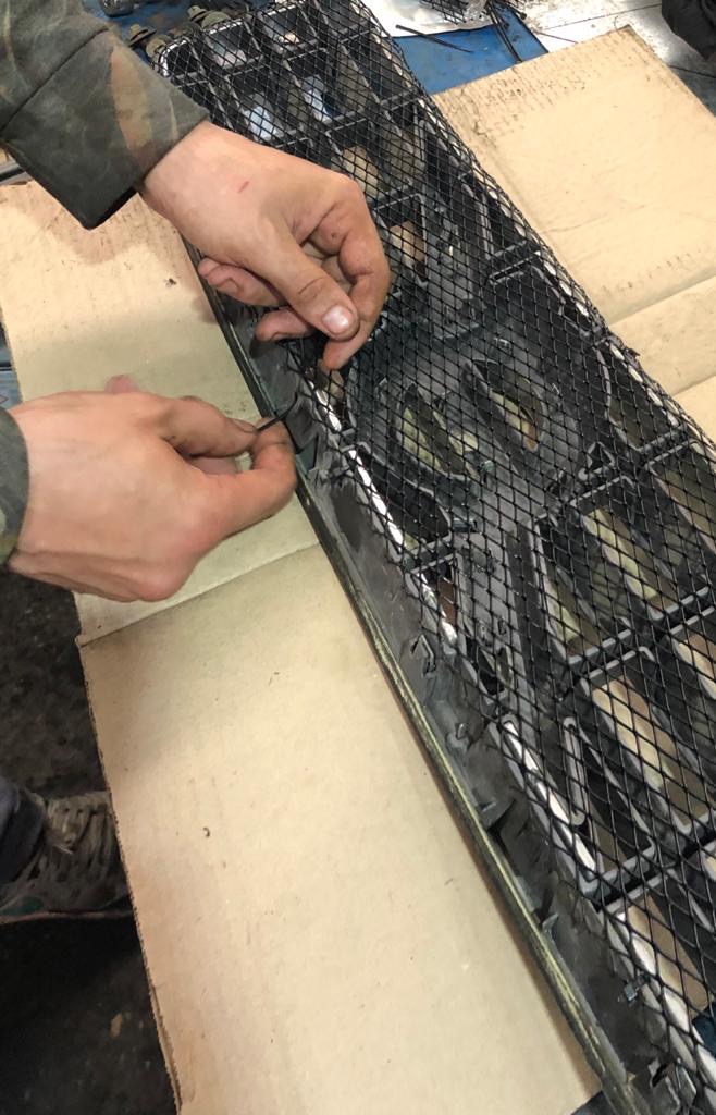 установка защитной сетки радиатора вольво