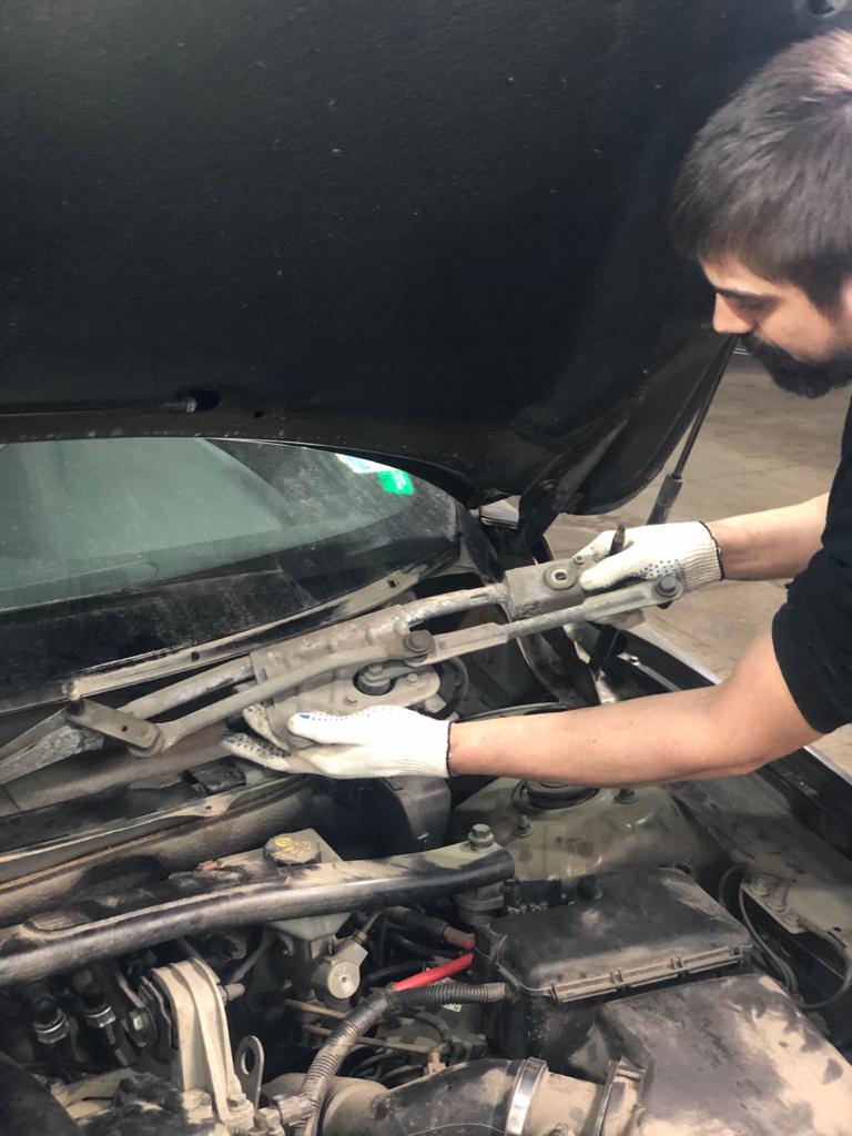 замена механизма стеклоочистителя на вольво