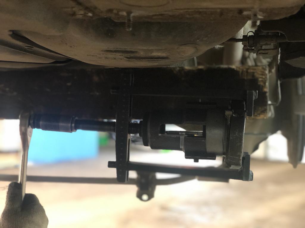 замена сайлентблоков задних продольных рычагов volvo