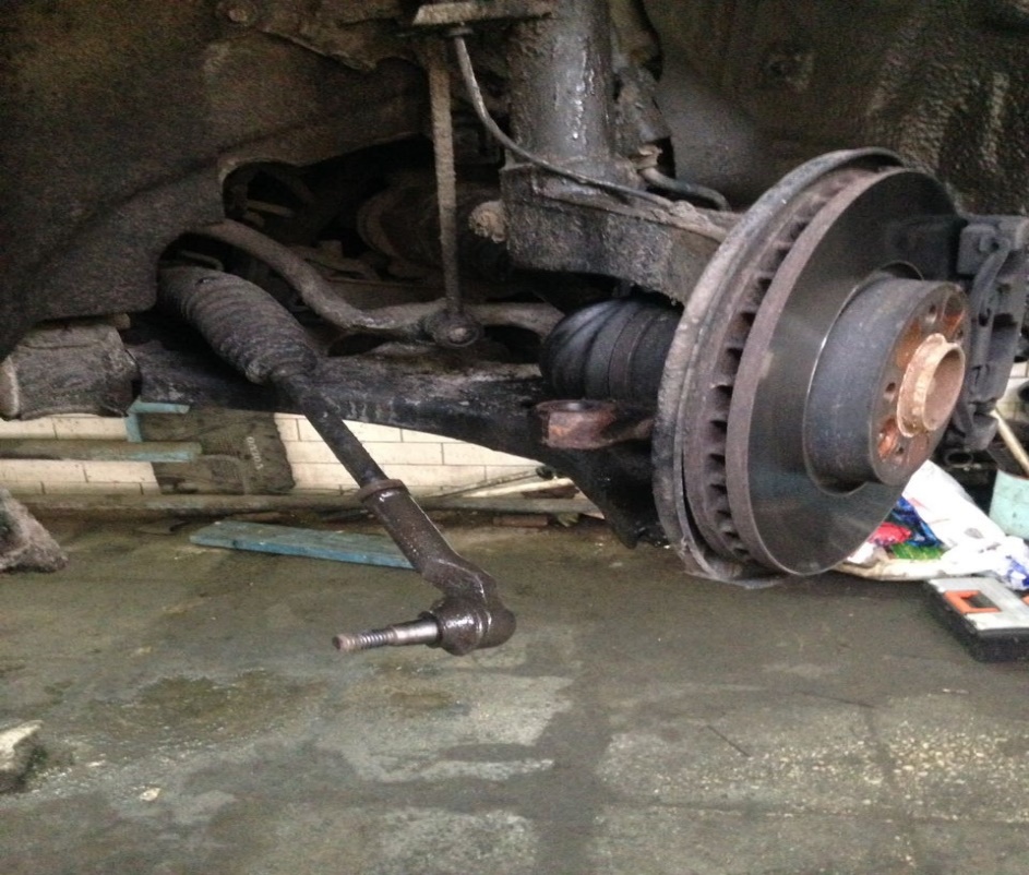 замена левого рулевого наконечника