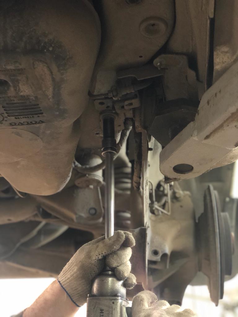 замена сайлентблока заднего продольного рычага вольво