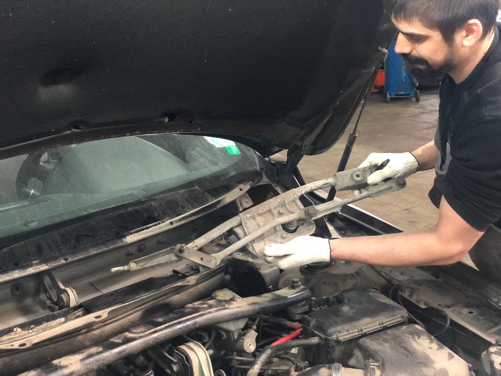 замена трапеции стеклоочистителя вольво