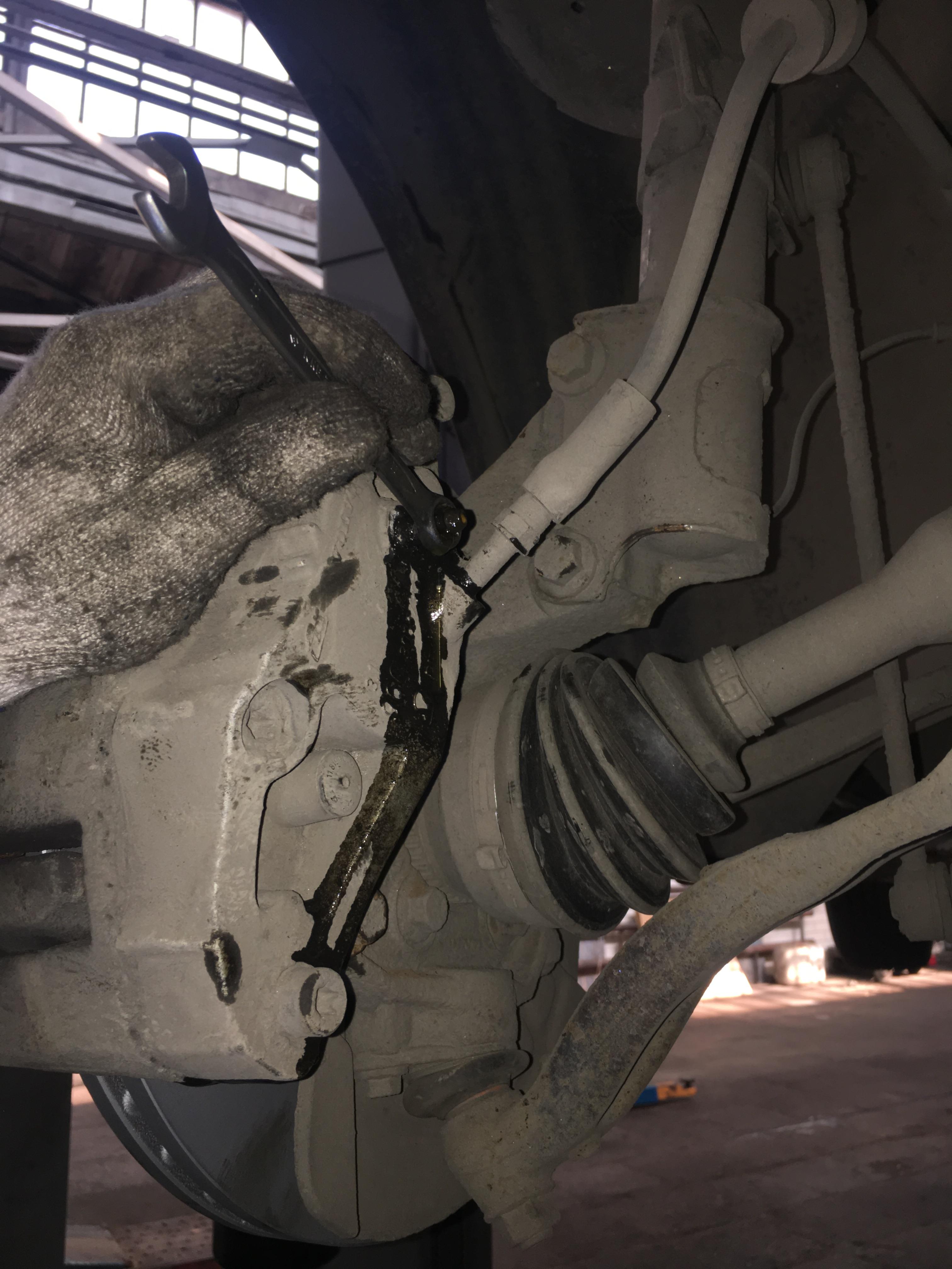 замена тормозной жидкости вольво хс60