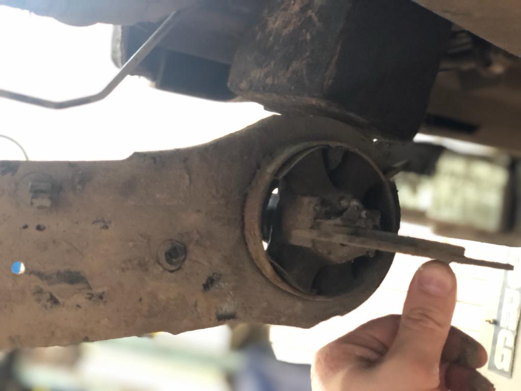 замена сайлентблоков задних продольных рычагов вольво