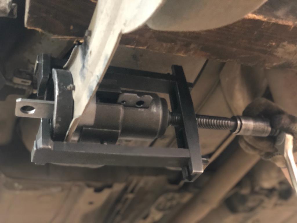 замена сайлентблока заднего продольного рычага volvo