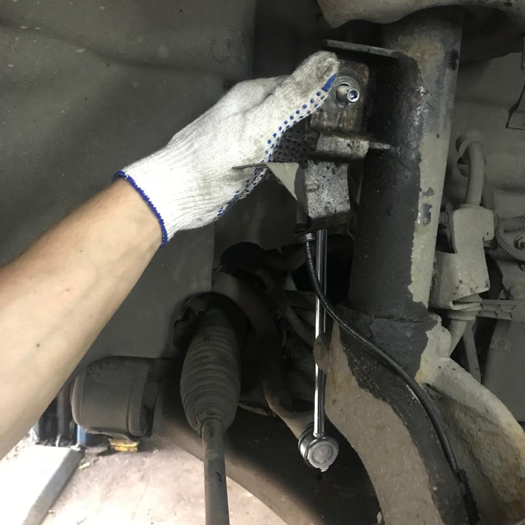 замена стоек стабилизатора volvo хс90