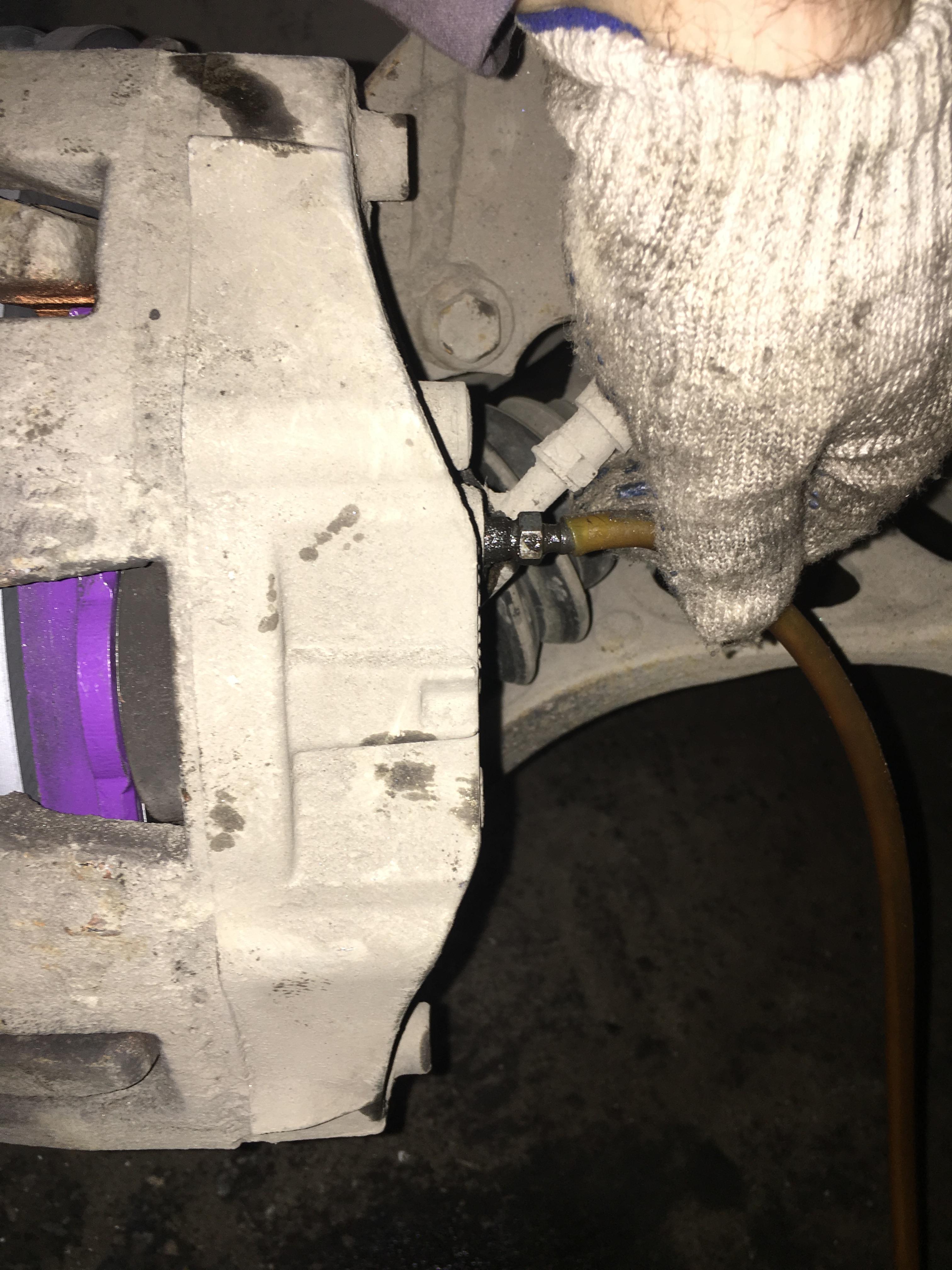 замена тормозной жидкости вольво s60