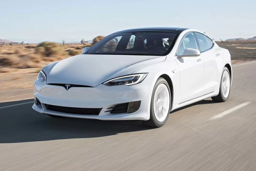 Машина Tesla model S