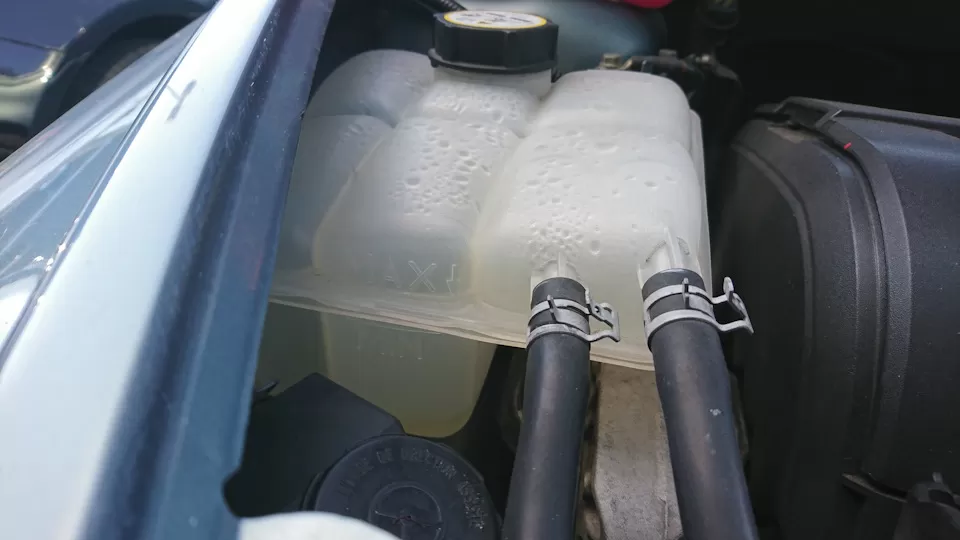 Недостаточный уровень охлаждающей жидкости в автомобиле Вольво