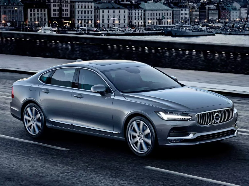 Volvo S90 – премиальный седан