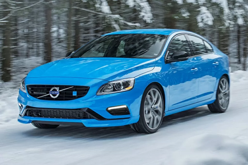 Volvo S60 – популярный седан шведского бренда