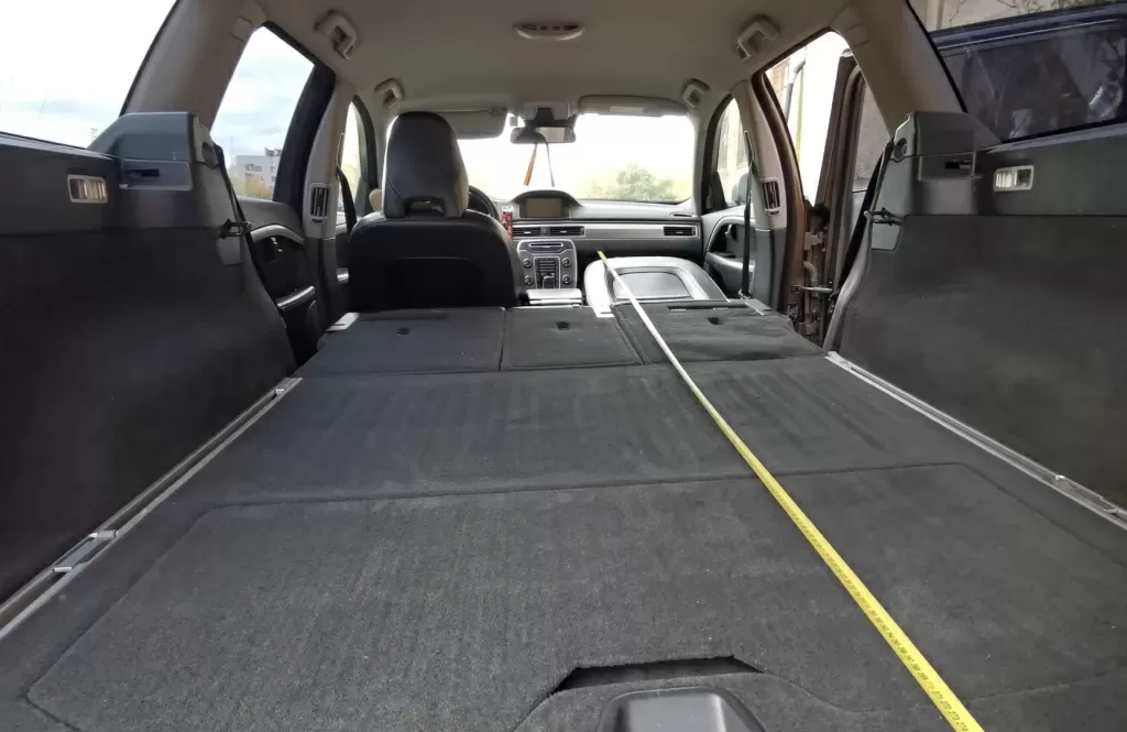 Сложенный салон Volvo XC70