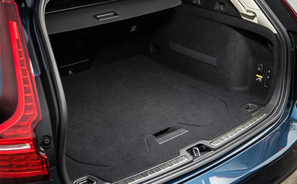 Вместимость багажника Вольво В60 Багажник Volvo V60 CC